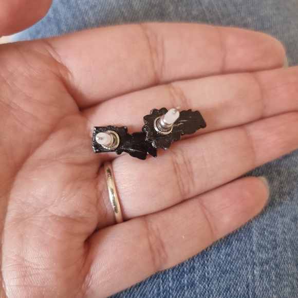 Simpsons Stud earrings brand new - Picture 3 of 3